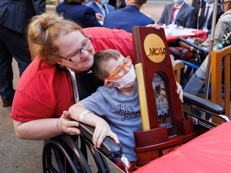College World Series-winning Ole Miss baseball team a hit with Children’s of Mississippi patients