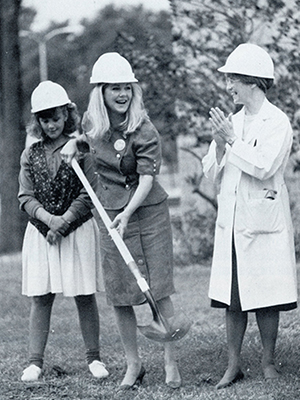 Ann Calhoon, center, and Dr. Jeanette Pullen, right, took turns with the shovel at the cancer Clinic's Aug. 30, 1989 groundbreaking ceremony.