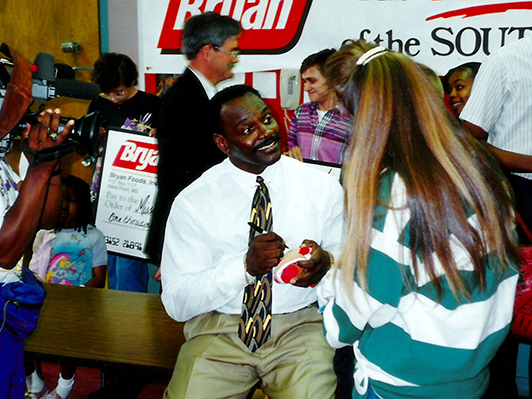 Football great Walter Payton signs autographs for patients and families at an event at UMMC in the early 1990s.