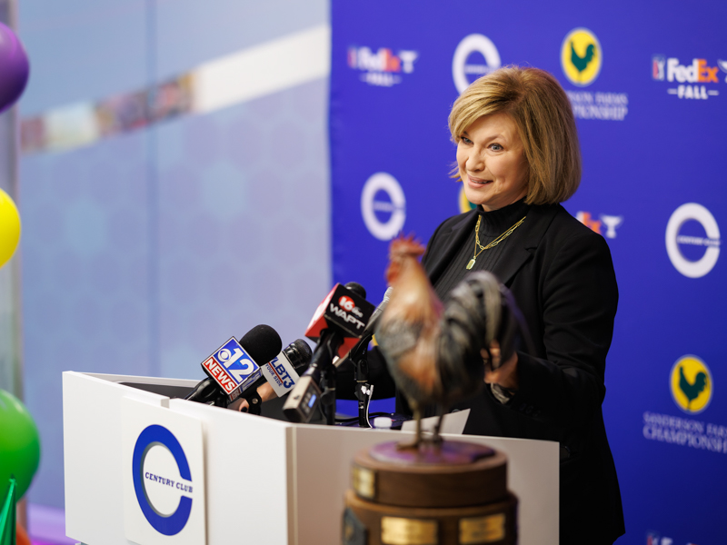 Dr. LouAnn Woodward, vice chancellor for health affairs, thanks Century Club Charities, the Sanderson Farms Championship and Wayne-Sanderson Farms for their support of children's health care.