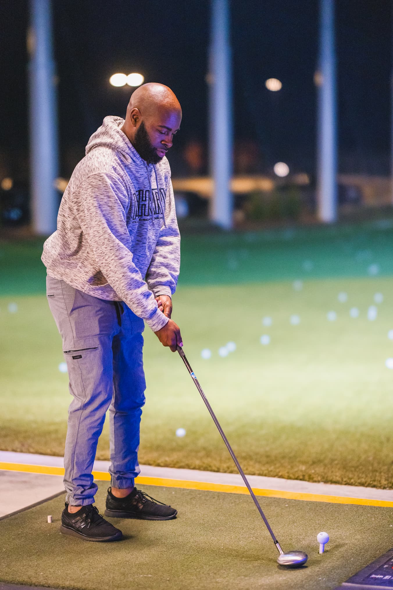 Dr. Justin Turner tees up at TopGolf.