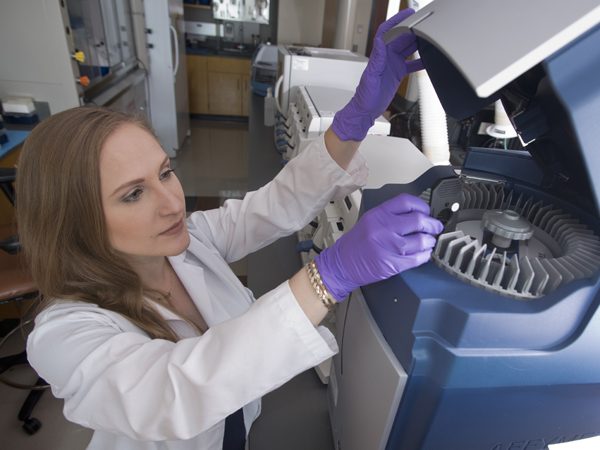 Meredith Cobb, M.D./Ph.D. student, prepares specimen slides during her summer research rotation.