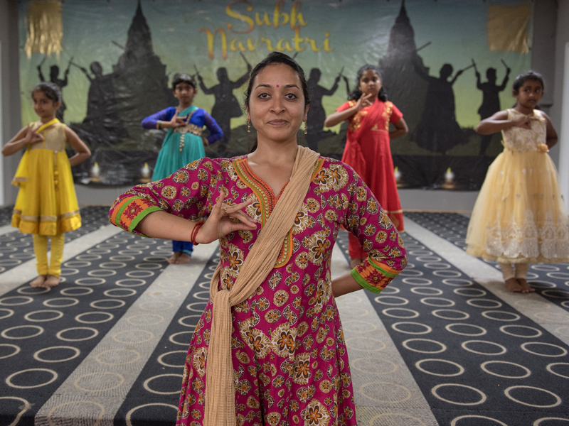 Deepti Patki, center, teaches a traditional Indian dance to Manaswini Kakarla, Shivanisree Nanthakumar, Divya Venkataraman and Srida Katakam.