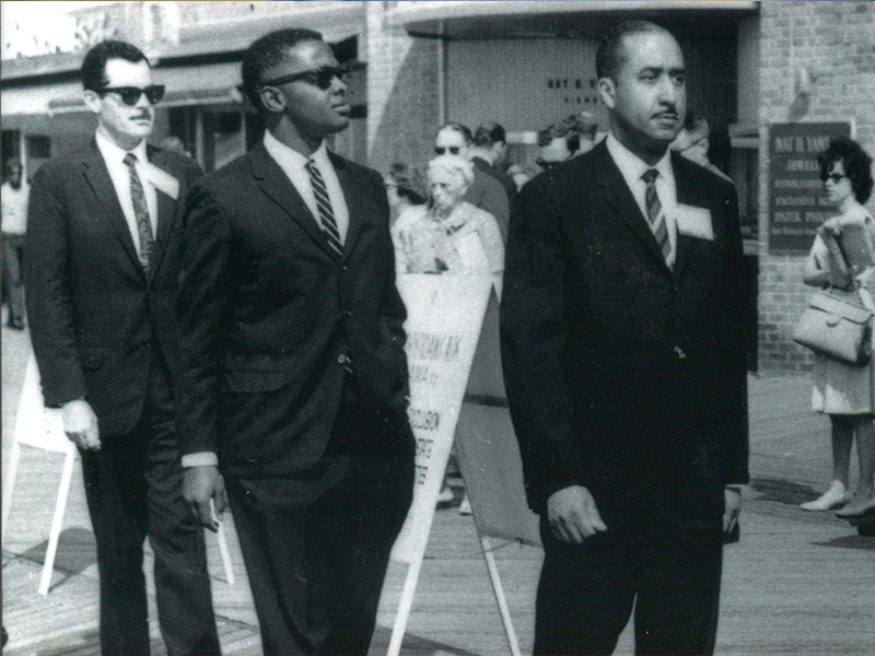 Dr. Robert Smith, second from left, was among the demonstrators picketing the AMA convention at the Traymore Hotel in Atlantic City, New Jersey, in June 1963. Flanking him are Dr. Walter Lear, left, and Dr. J. S.  “Mike” Holloman. (Photo courtesy of the Journal of the Mississippi State Medical Association)