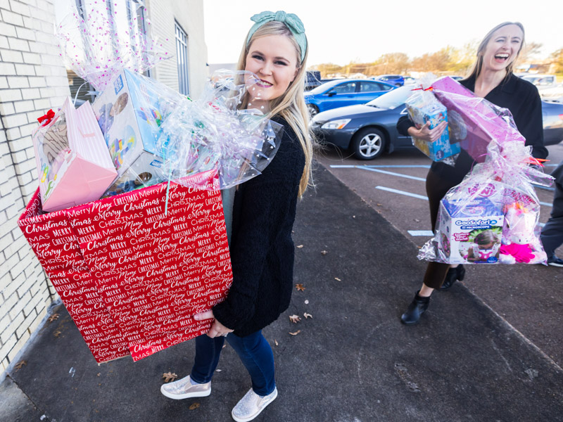 Medical students turn Santa’s helpers for Children’s Safe Center