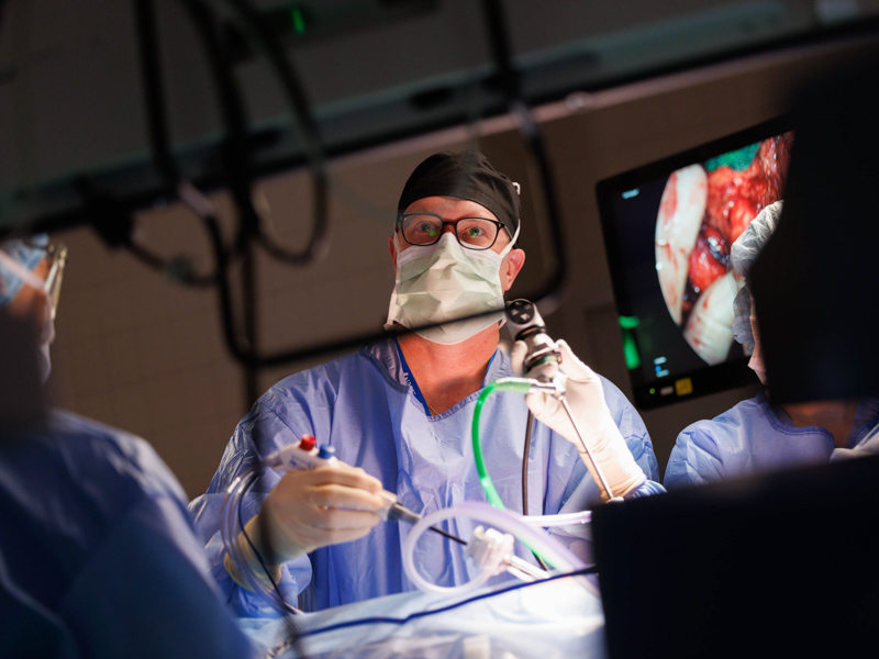 Dr. Christopher Anderson and his surgical team use monitors to perform a transplant surgery. Joe Ellis/ UMMC Communications