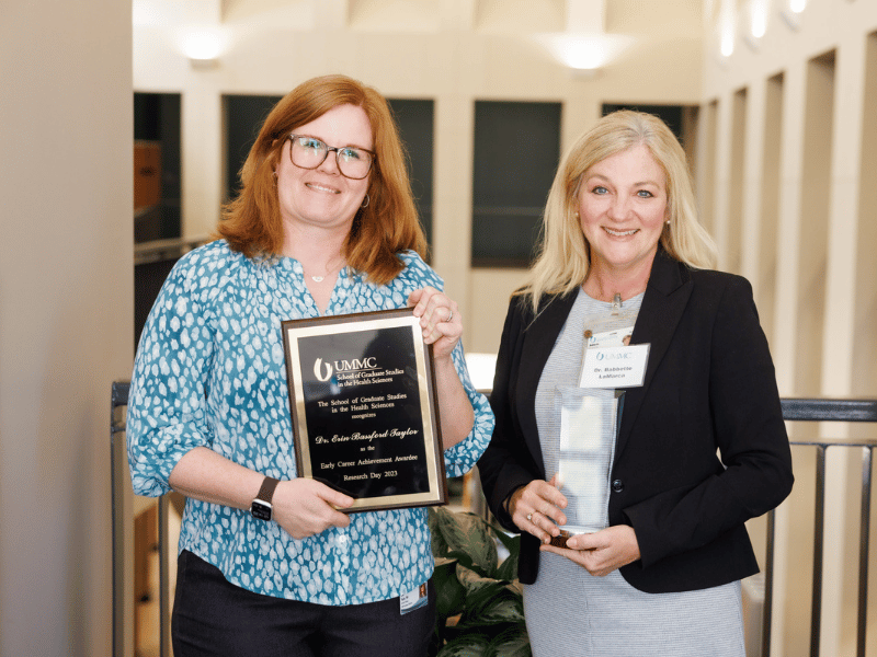 Early Career Achievement alumna Dr. Erin Taylor, left, assistant professor of physiology and biophysics, and Distinguished alumna Dr. Babbette LaMarca with their awards. Joe Ellis/ UMMC Photography