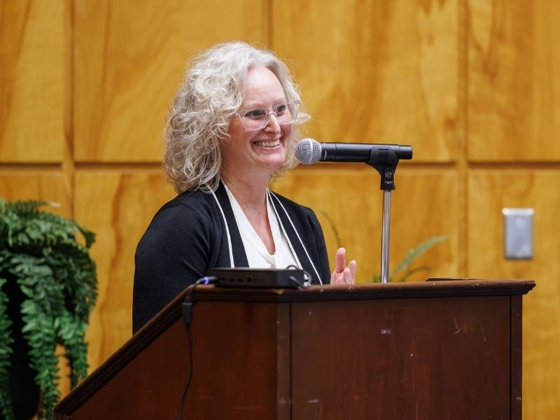 Schnackenberg thanks UMMC and Dr. Joey Granger during the Distinguished Alumni Ceremony and Luncheon on Friday. Melanie Thortis/ UMMC Communications 