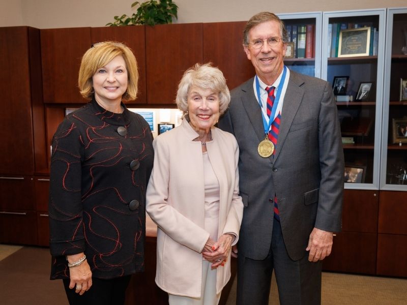 Dr. Louann Woodward, vice chancellor of the University of Mississippi Medical Center, is joined by Alabel Wiser, widow of Dr. Winfred L. Wiser, as Dr. J. Martin Tucker receives the Wiser chair.