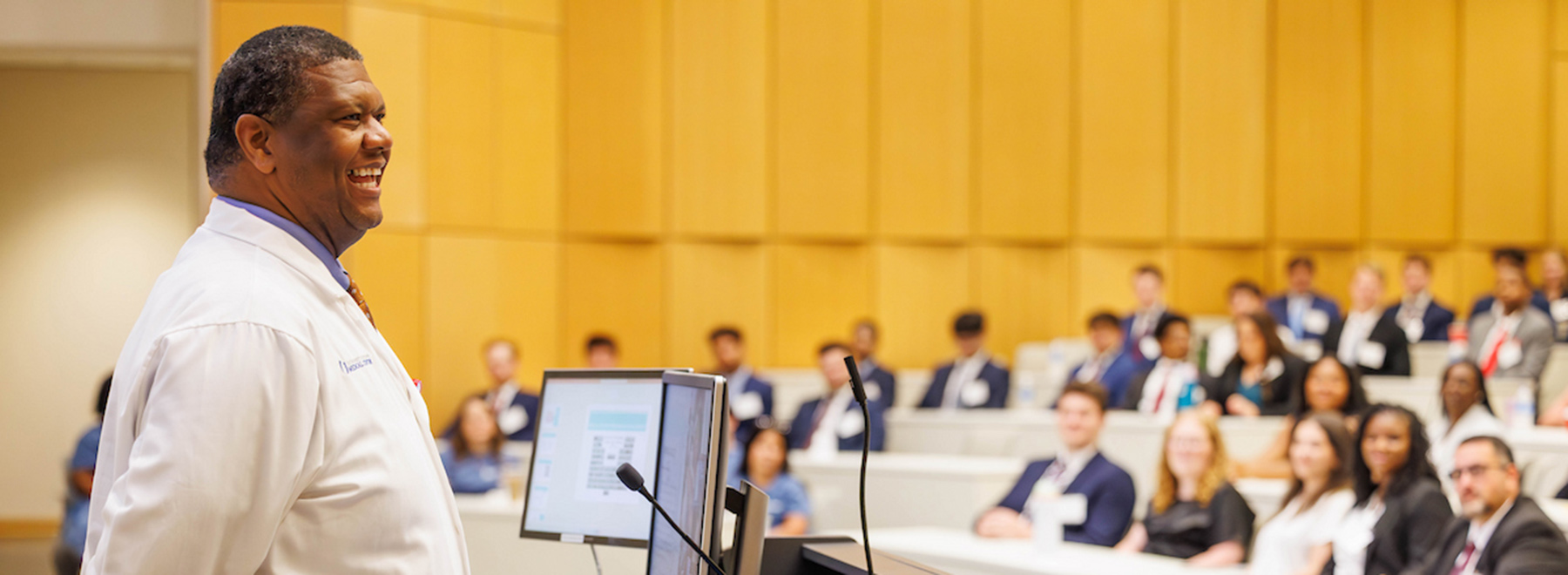 School of Medicine Associate Dean in Admissions Demondes Haynes greets the M1 class.
